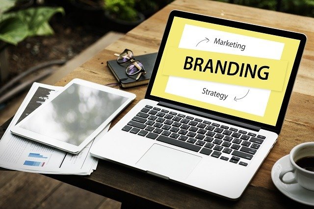 The Strength of Storytelling: 7 Ways to Articulate Your Story and Make Your Personal Brand Stand Out from the Noise