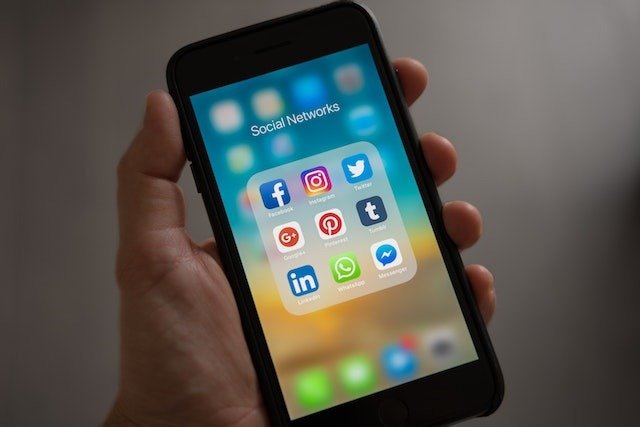 Is Social Media Killing the Book Reading Culture
