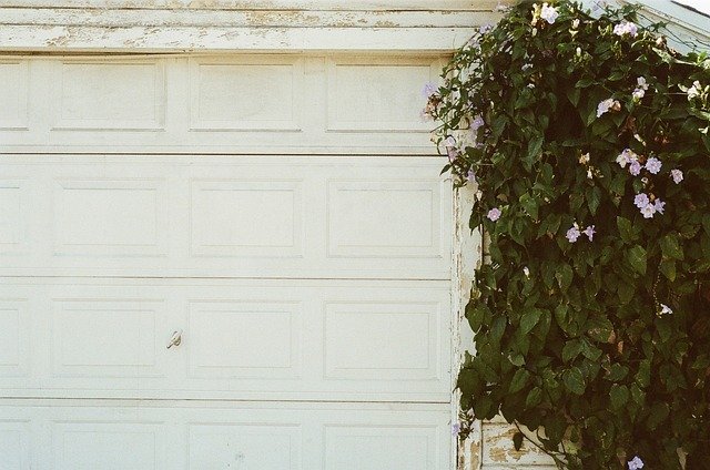 Enhance Home's Curb Appeal with Modern Garage Door Solutions