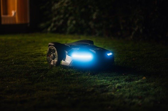 Technology in Modern Yard Maintenance